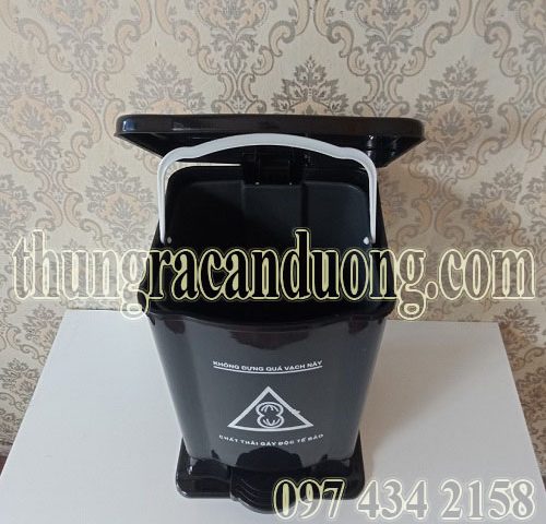 Thùng rác y tế 15 lít màu đen 3