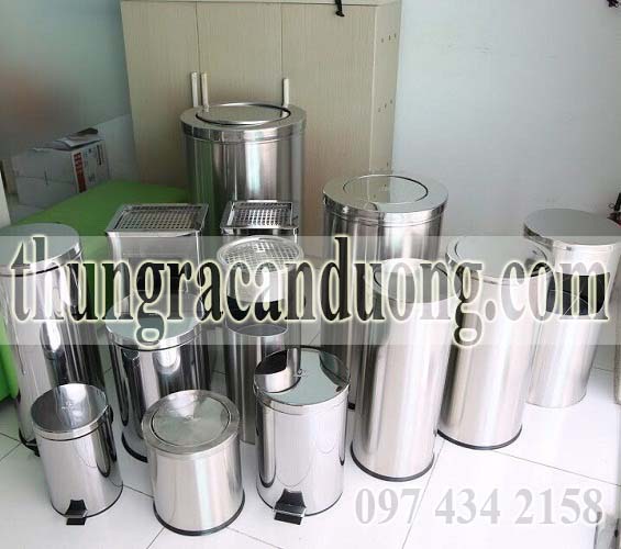 Nên chọn thùng rác nhựa hay thùng rác inox